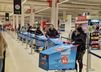 Los ‘carros sorpresa’ de Carrefour llegan a Málaga: la cesta de la compra con el doble de contenido cinco veces más barato>