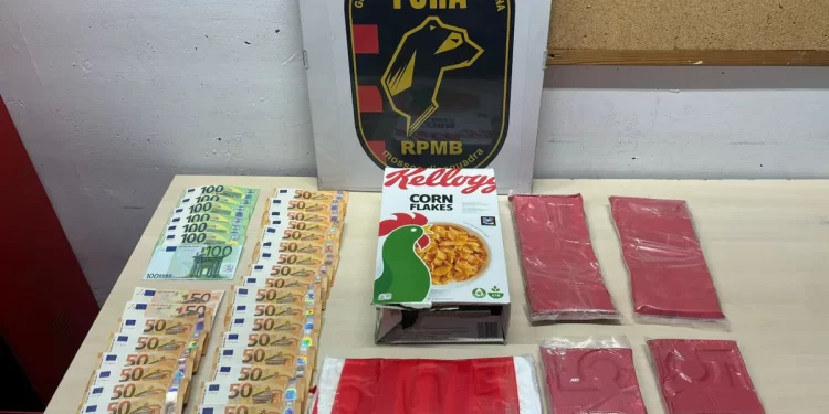 Los Mossos cazan a un conductor con 1,8 kilos de cocaína en una caja de cereales>