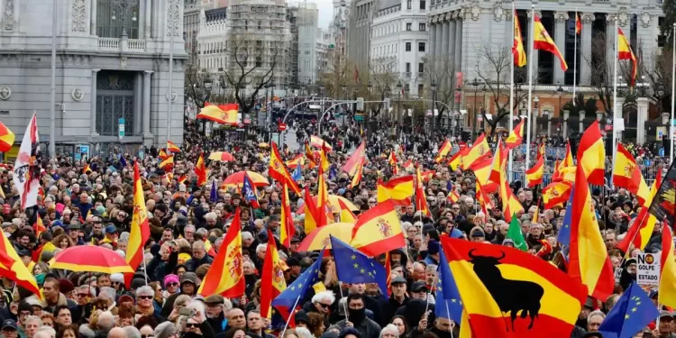 Manifestación 9-M, en directo: última hora de la protesta impulsada por Rosa Díez que exige la dimisión de Sánchez hoy>