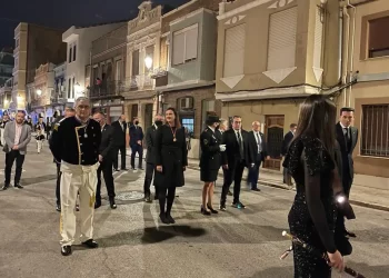 María José Catalá, primera alcaldesa de la historia de Valencia en procesionar con los Granaderos del Cabanyal>
