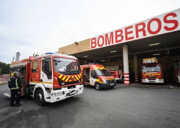 Medio centenar de vecinos desalojados por un incendio sin heridos en un edificio de Fines (Almería)>