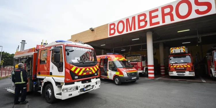 Medio centenar de vecinos desalojados por un incendio sin heridos en un edificio de Fines (Almería)>