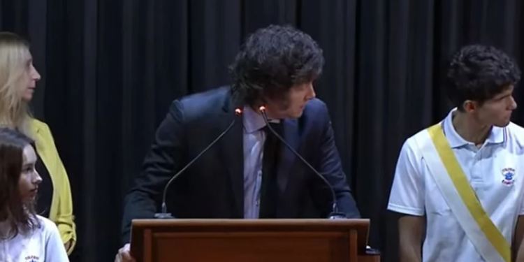 Milei en modo Néstor Kirchner: “El Grupo Clarín estará nervioso porque le corte la pauta”