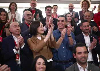 Pedro Sánchez: «Hay muchas razones para sacar a esta gente del PP y de Vox de la Generalitat Valenciana»>