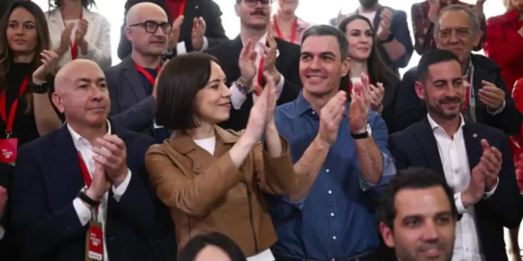 Pedro Sánchez: «Hay muchas razones para sacar a esta gente del PP y de Vox de la Generalitat Valenciana»>