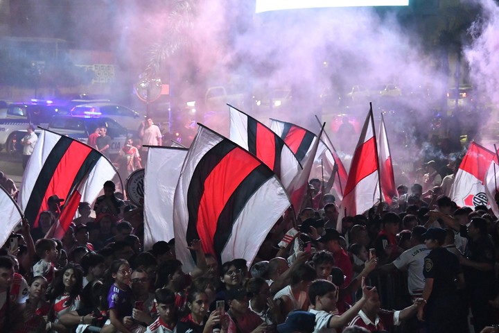 Habrá 11.000 riverplatenses alentando al equipo en Córdoba. (Prensa River Plate)
