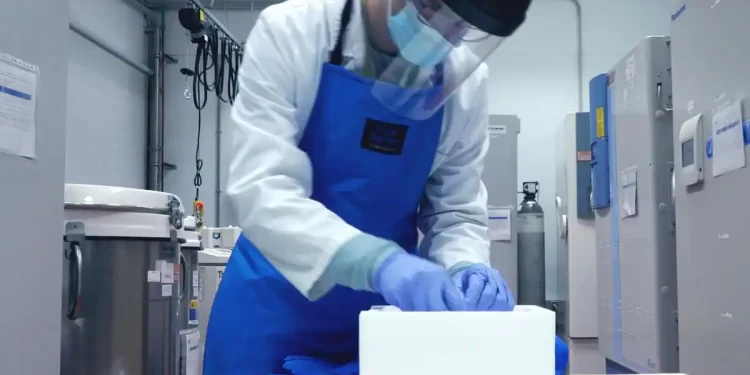 Salud guarda lágrimas, uñas y aire exhalado para la investigación de enfermedades en Andalucía>