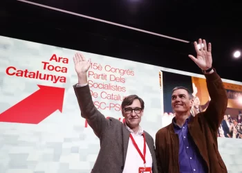 Sánchez e Illa orillan la amnistía en su primer acto de precampaña y piden «pasar página»>