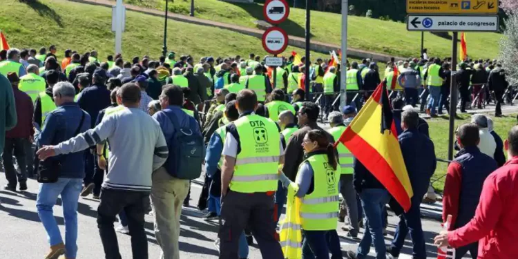 Tensión e insultos a periodistas de un grupo de manifestantes de la tractorada en Toledo>