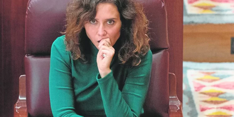 Todos contra Ayuso en una Asamblea de Madrid a presión>