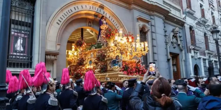 Viernes Santo en Madrid: Jesús de Medinaceli bendijo a propios y a extraños con el horizonte raso>