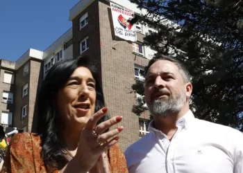 Abascal cierra la campaña vasca con duros mensajes contra el nacionalismo y la inmigración irregular>