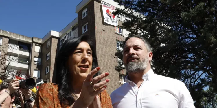 Abascal cierra la campaña vasca con duros mensajes contra el nacionalismo y la inmigración irregular>