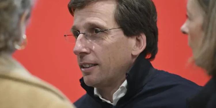 Almeida traslada su confianza «total» en la Policía, «salvo prueba en contrario» tras la intervención en Lavapiés>