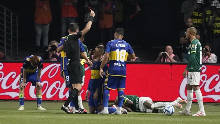 La expulsión de Marcos Rojo el año pasado en el Allianz Parque, ante Palmeiras (Foto: Fernando de la Orden).