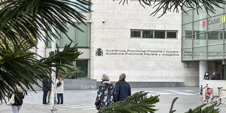 Cárcel para un padre por abusar de su hija menor y ponerle cine porno que emulaba a princesas Disney>