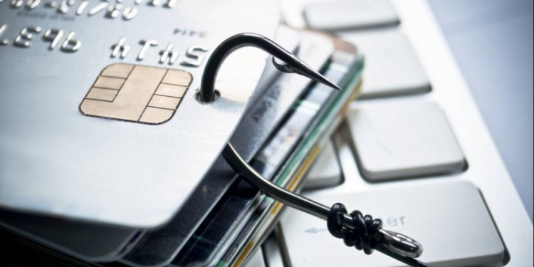 Cómo es la nueva estafa del mail que vacía todas las tarjetas: nadie se da cuenta