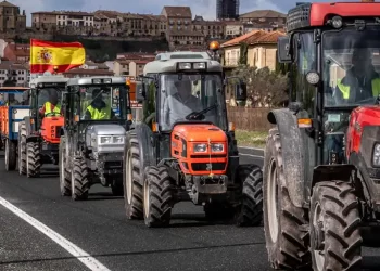 Condenan a un agricultor a dos años de prisión por embestir a dos policías locales de La Rioja en una tractorada>