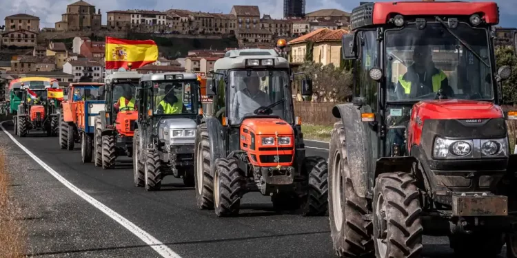 Condenan a un agricultor a dos años de prisión por embestir a dos policías locales de La Rioja en una tractorada>
