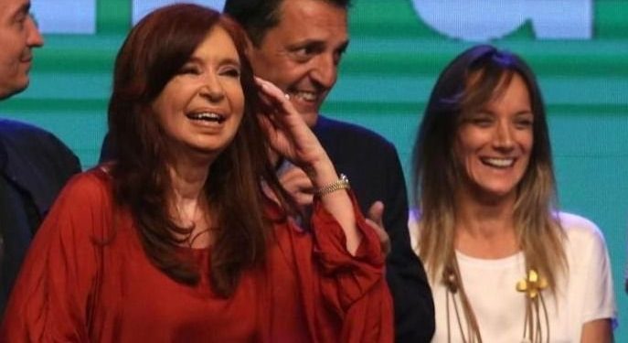 Cristina quiere salvar a Máximo mientras Malena socializa responsabilidades