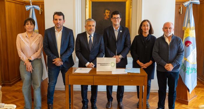 De qué se trata el “Compromiso por la Alfabetización” al que adhierieron este viernes Cornejo y García Zalazar