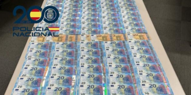 Dos detenidos por introducir billetes falsos para comprar teléfonos móviles de segunda mano>