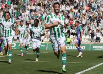 El Córdoba CF se aferra a la segunda plaza tras tumbar al Málaga en casa (1-0)>