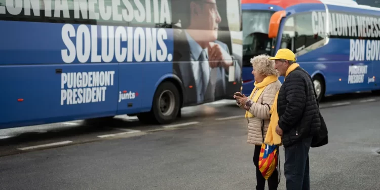 En la guarida francesa de Puigdemont creen que es un cantante>
