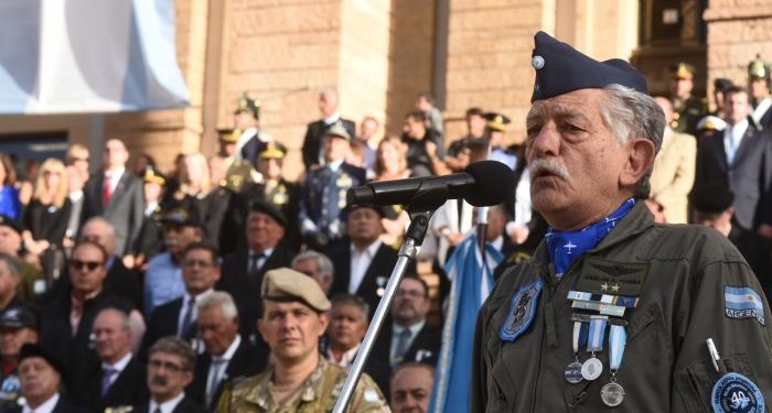 En un emotivo acto, Mendoza les rindió homenaje a los héroes de Malvinas