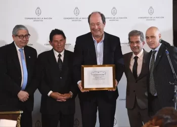Enigmático: ¿Quién fue el histórico referente radical mendocino que recibió el premio Parlamentario a la trayectoria?