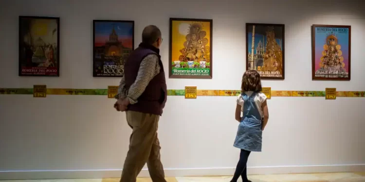 Huelva reúne en una muestra por primera vez todos los carteles de la Romería del Rocío desde el año 1935>