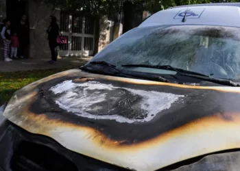 Incendian autos y dejan nuevas amenazas contra Bullrich y Pullaro en Rosario