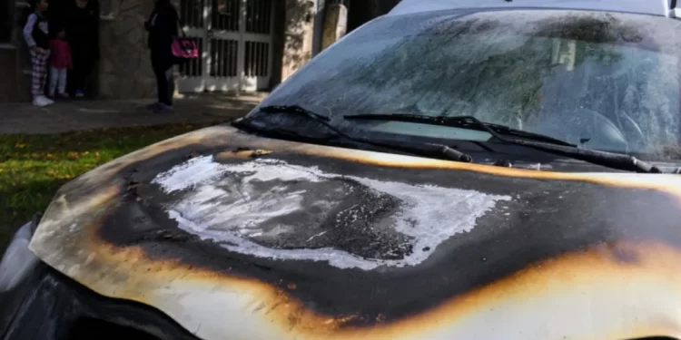 Incendian autos y dejan nuevas amenazas contra Bullrich y Pullaro en Rosario