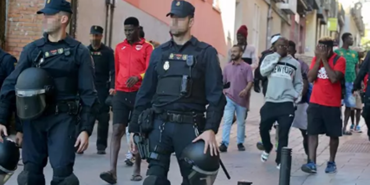 Interior abre una investigación de oficio por la actuación policial en el barrio de Lavapiés (Madrid)>