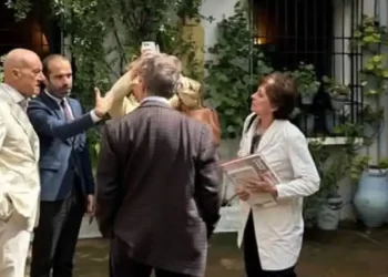 La respuesta del prestigioso arquitecto Norman Foster tras su visita a Bodegas Campos: «Increíble»>