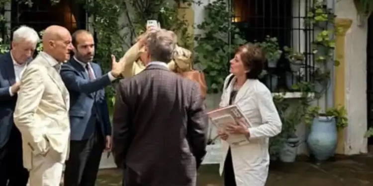 La respuesta del prestigioso arquitecto Norman Foster tras su visita a Bodegas Campos: «Increíble»>