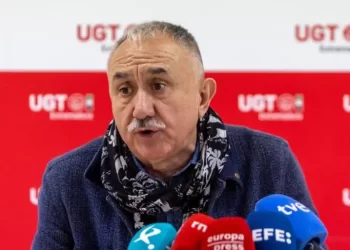 Los sindicatos piden convertir el 1 de mayo en una manifestación a favor de la democracia: «España necesita una regeneración»>