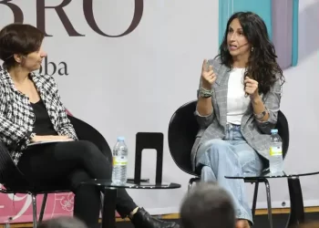 María Oruña y su exitosa teniente Valentina siembran el misterio en la Feria del Libro de Córdoba>