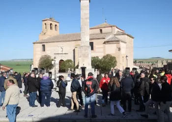 Más de mil personas comienzan a animar la fiesta del 23 de abril en Villalar>