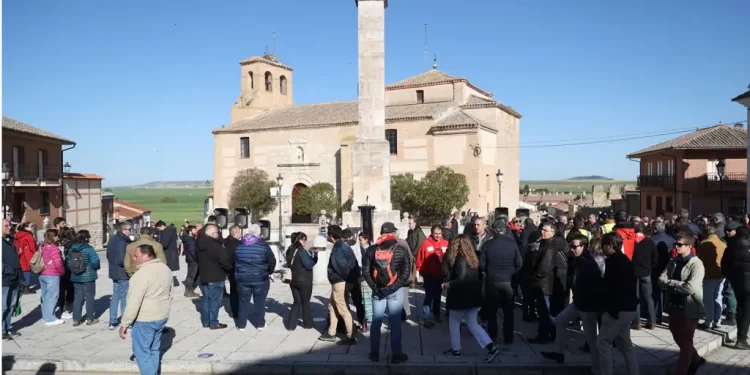 Más de mil personas comienzan a animar la fiesta del 23 de abril en Villalar>