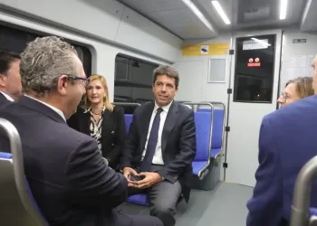 Mazón: «El TRAM aumentará un 20% el servicio ininterrumpido durante estas Hogueras para mejorar la movilidad de alicantinos y visitantes»>