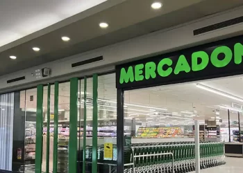 Mercadona busca personal con la FP para empleos fijos y más de 2.000 euros de sueldo sin necesidad de experiencia>