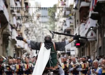 Moros y Cristianos 2024: programas de actos en Alcoy, Onil y Banyeres de la Mariola>