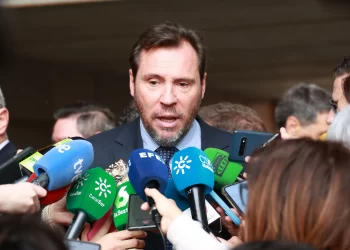 Óscar Puente compara el caso del novio de Díaz Ayuso con el de la esposa de Sánchez: «A la inversa, quizá los del PSOE nos tendríamos que haber ido del país»-Video y ampliación-
