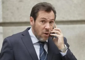 Óscar Puente declara la guerra a los columnistas y publica un listado con descalificativos que ha recibido>