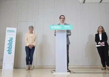 PNV y Bildu abren la campaña en Álava, la provincia que puede decidir el ganador>