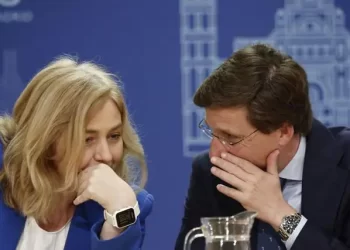 ¿Quién va a sustituir a Almeida en la alcaldía de Madrid durante su luna de miel con Teresa Urquijo?>