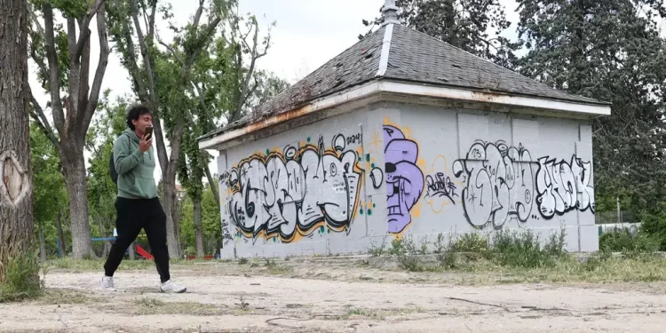 Seis latin kings, detenidos en una reyerta por cambiarse dos menores de banda en Carabanchel>