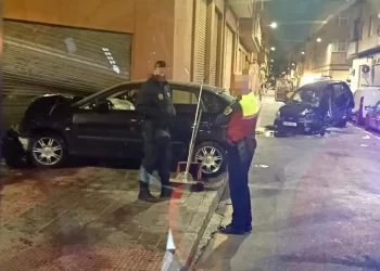 Un conductor a la fuga abandona sin auxilio a una mujer atrapada de madrugada tras embestir su coche>