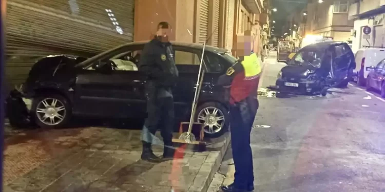 Un conductor a la fuga abandona sin auxilio a una mujer atrapada de madrugada tras embestir su coche>